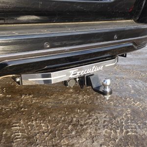 Тюнинг для TOYOTA Land Cruiser 200 EXECUTIVE LOUNGE 2018- Фаркоп (надпись Executive, шар E)