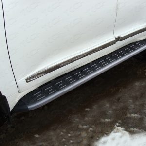 Пороги алюминиевые с пластиковой накладкой (карбон черные) 1720 мм для TOYOTA Land Cruiser 200 2015- (кроме EXECUTIVE)