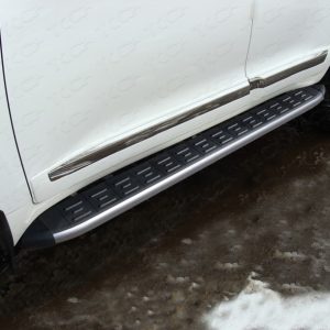 Пороги алюминиевые с пластиковой накладкой (карбон серые) 1720 мм для TOYOTA Land Cruiser 200 2015- (кроме EXECUTIVE)