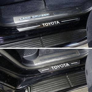 Накладки на пороги (лист зеркальный надпись Toyota) 4шт для TOYOTA Land Cruiser 200 EXECUTIVE 2016-2018
